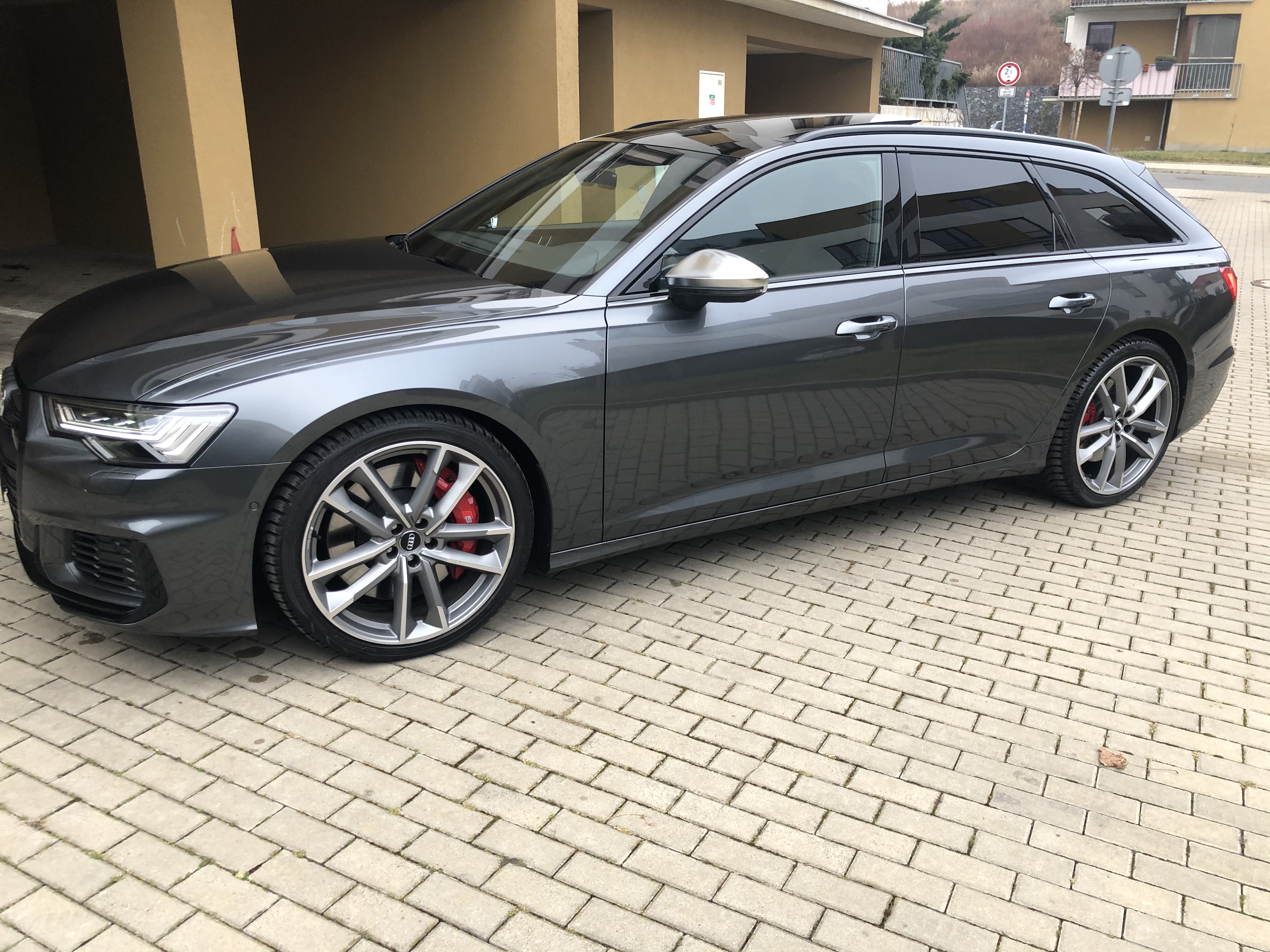AUDI S6 AVANT